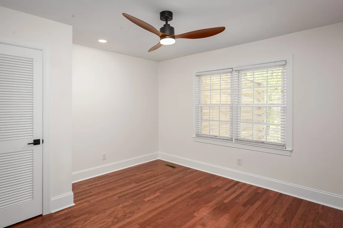 Photo of 102 Colonial Dr