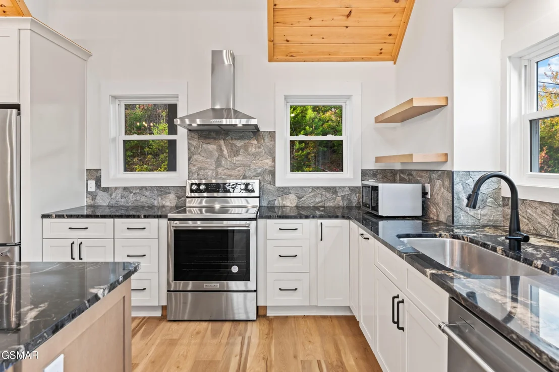 Photo of 652 Pinecrest Drive