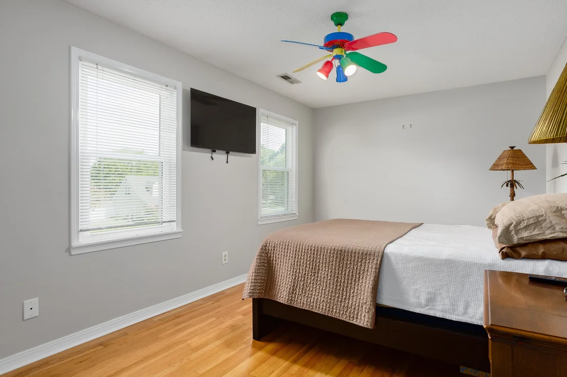 Photo of 103 Oakview St
