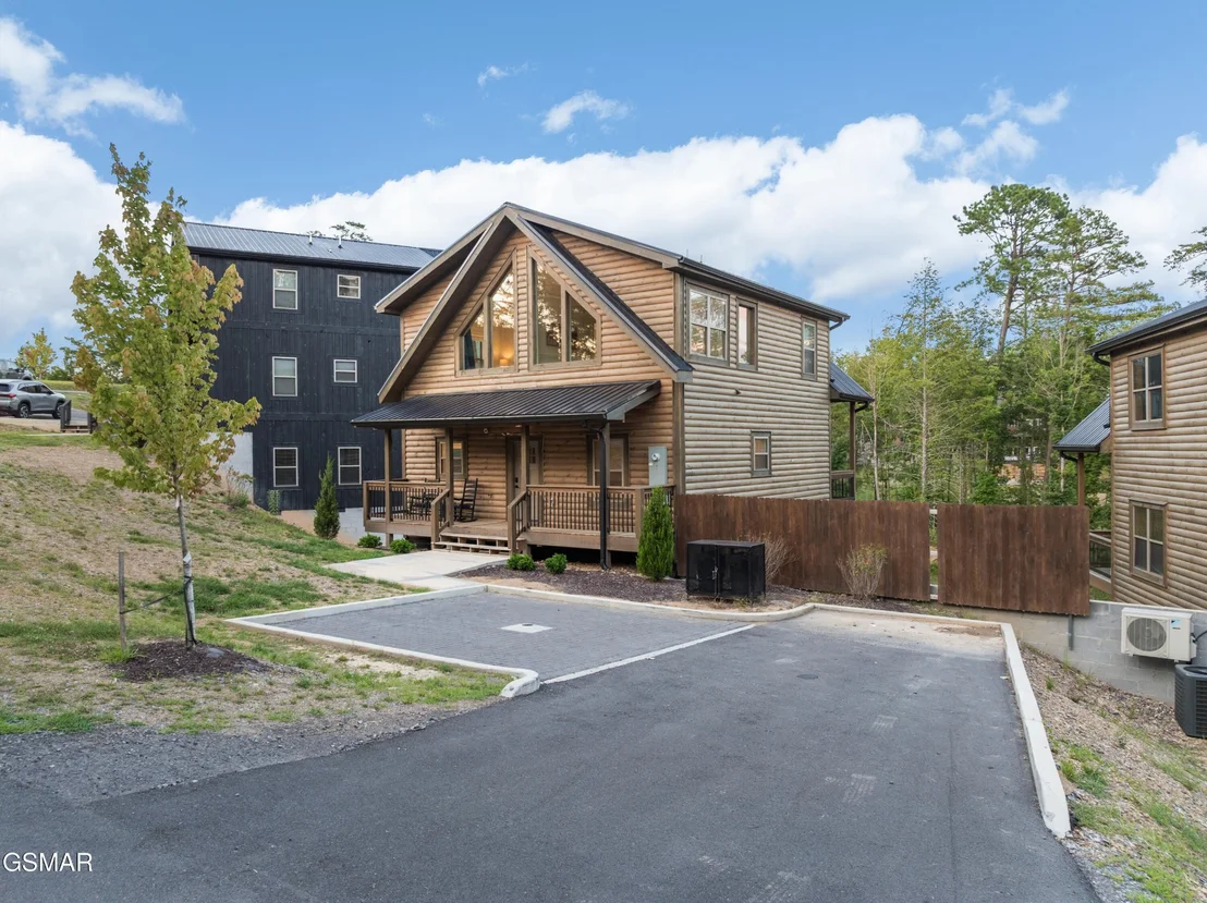 Photo of 2848 Sequoia Road