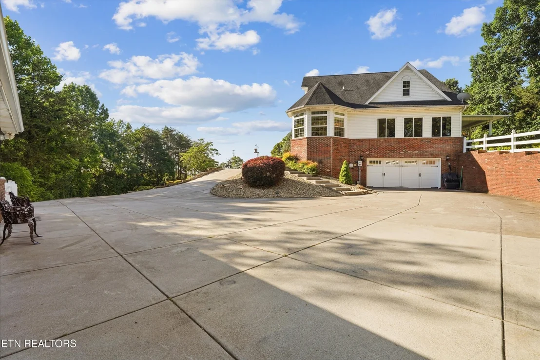 Photo of 619 Emerald Ave
