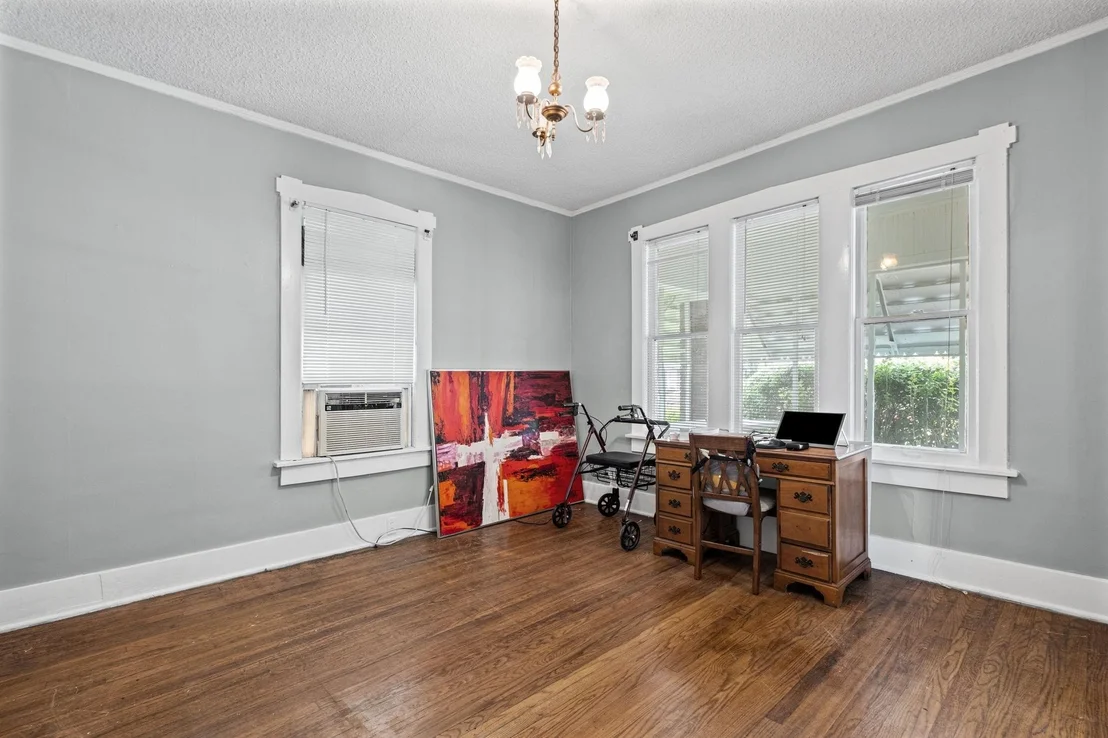 Photo of 985 FORREST AVE