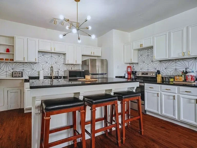 Photo of 816 Charles Pl