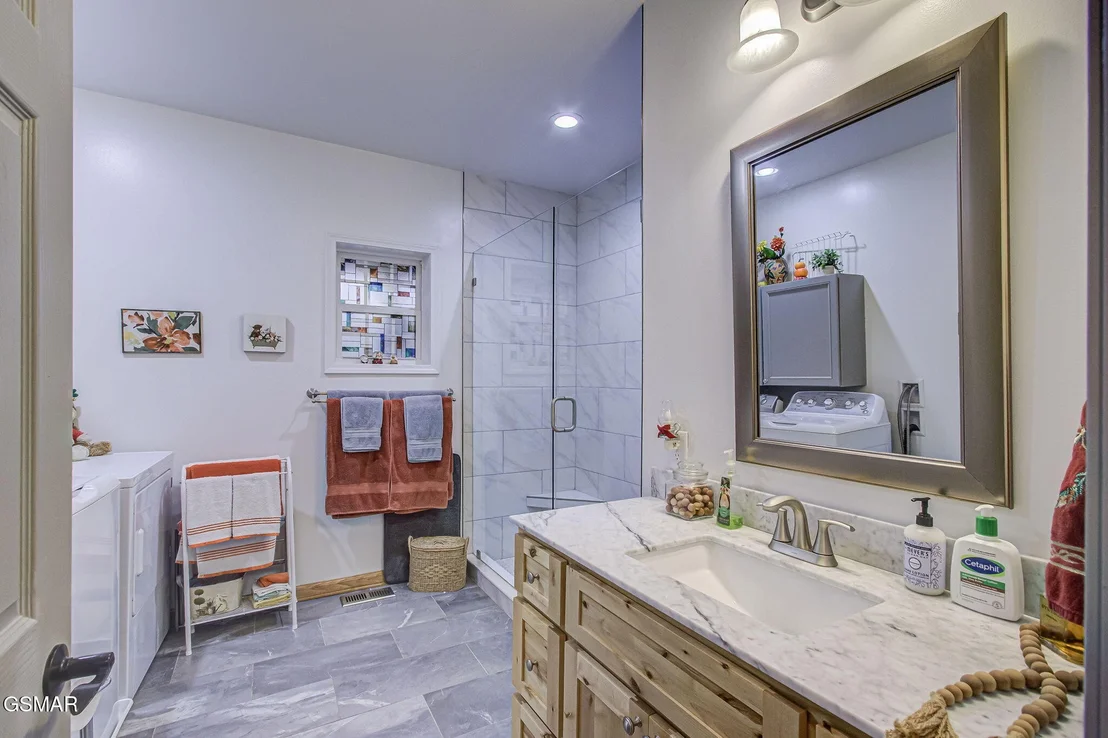 Photo of 3875 Poplar Lane