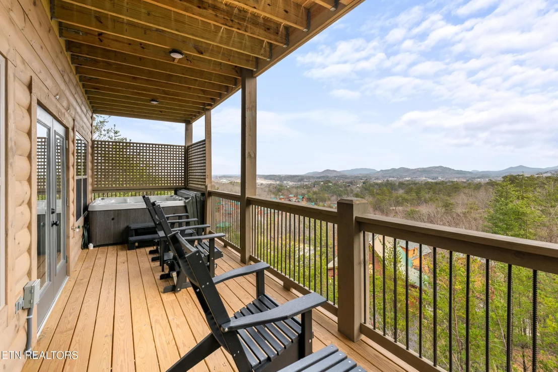 Photo of 804 Peak Loop Way