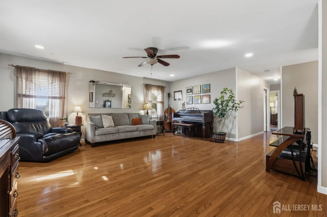 Photo of 27 Summerall Road