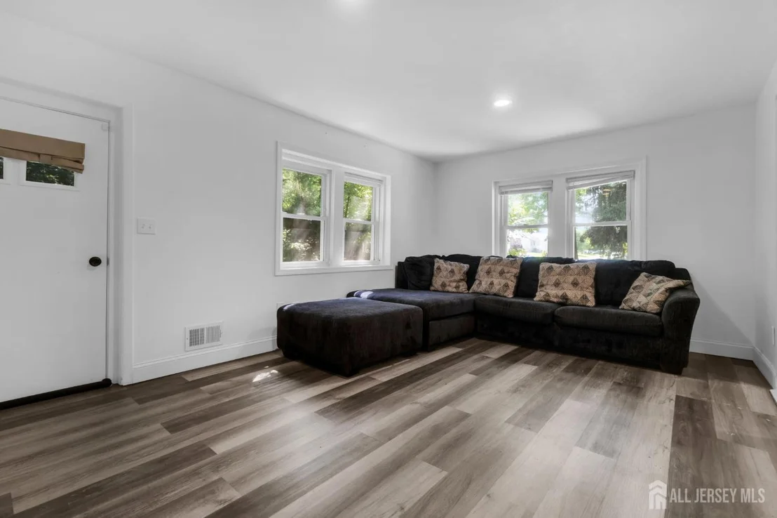 Photo of 303 Stephenson Avenue