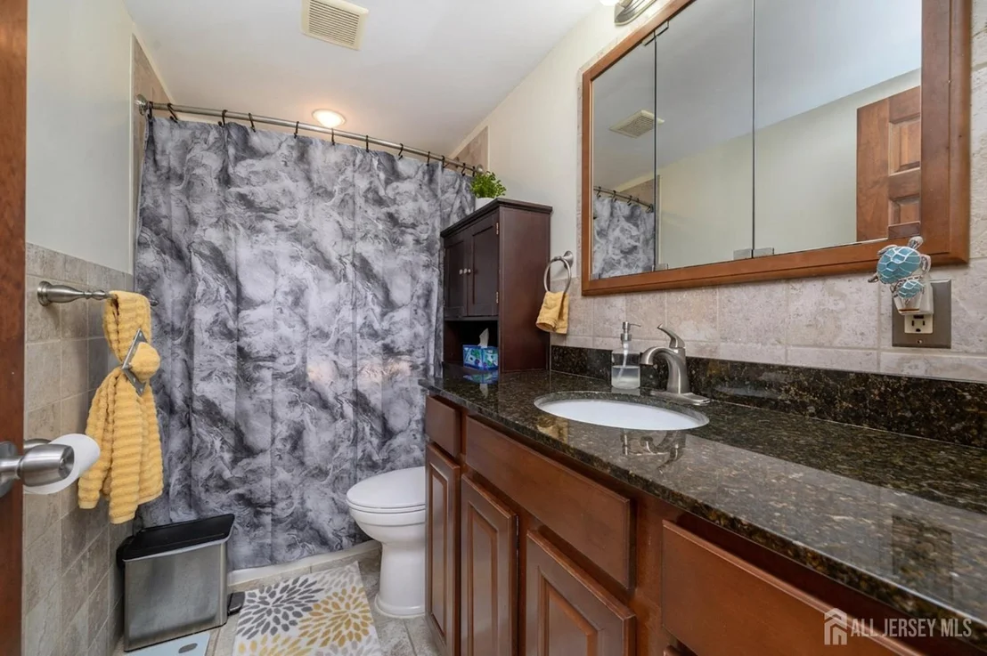 Photo of 32 Loring Avenue