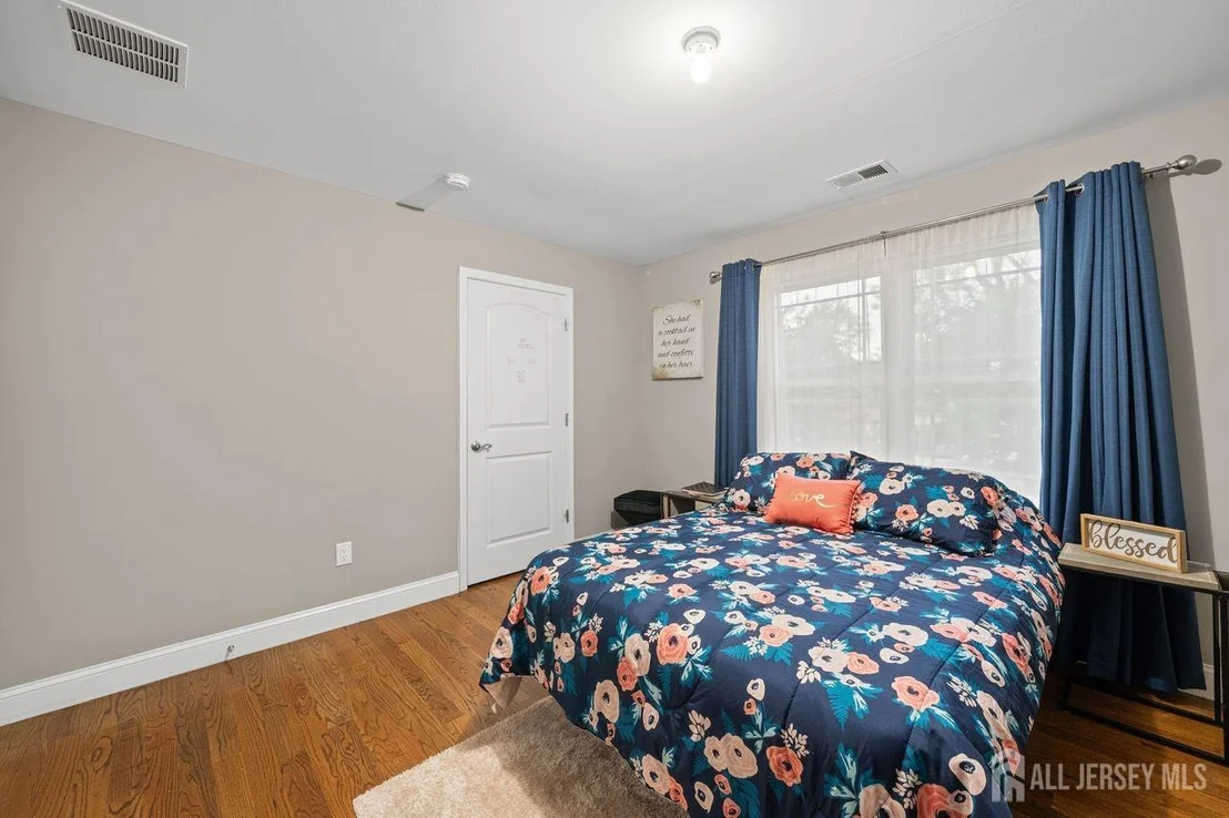 Photo of 628 New Dover Road