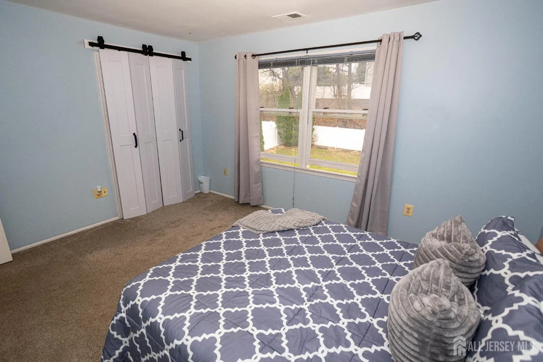 Photo of 31 Scarlet Drive