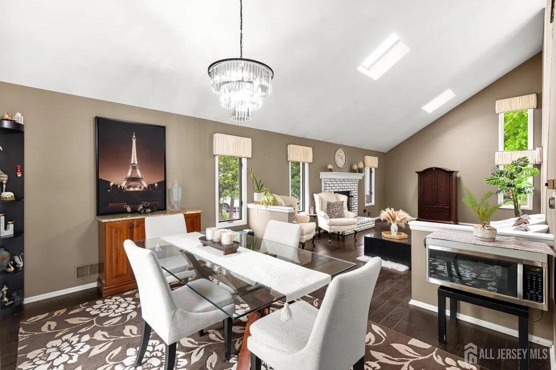 Photo of 45 Ditmars Circle