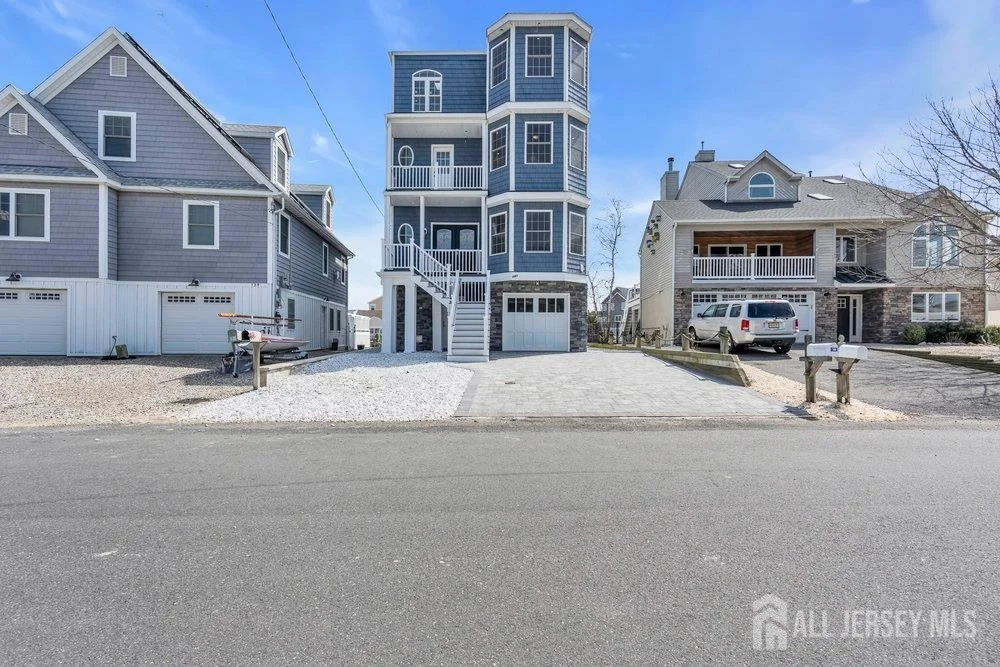 Photo of 141 Vanard Drive