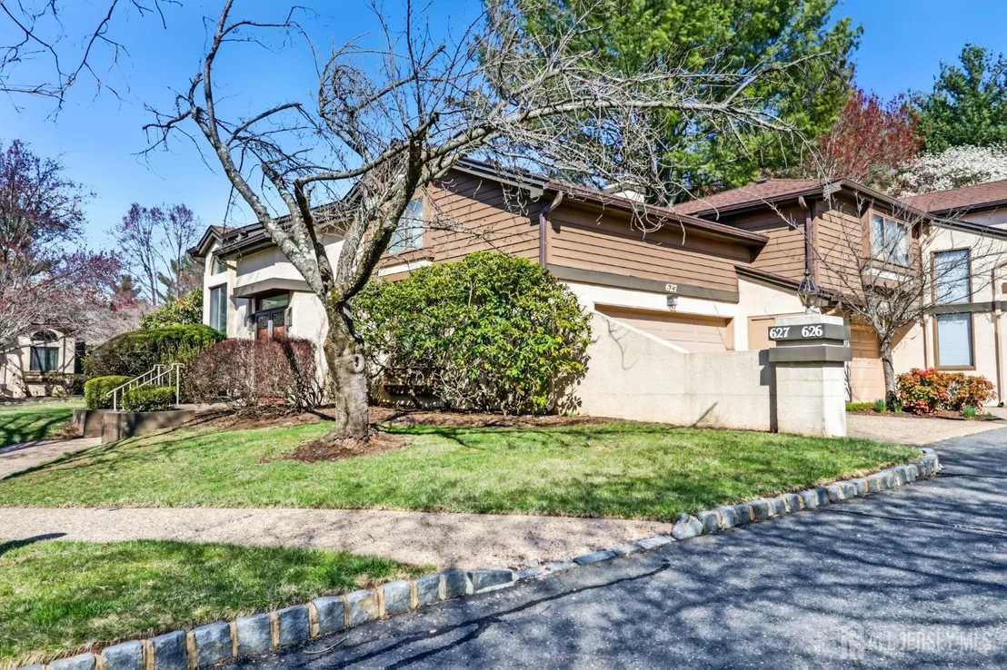 Photo of 627 Sayre Drive