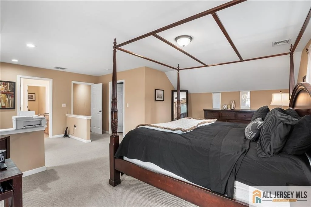 Photo of 32 E Summit Avenue
