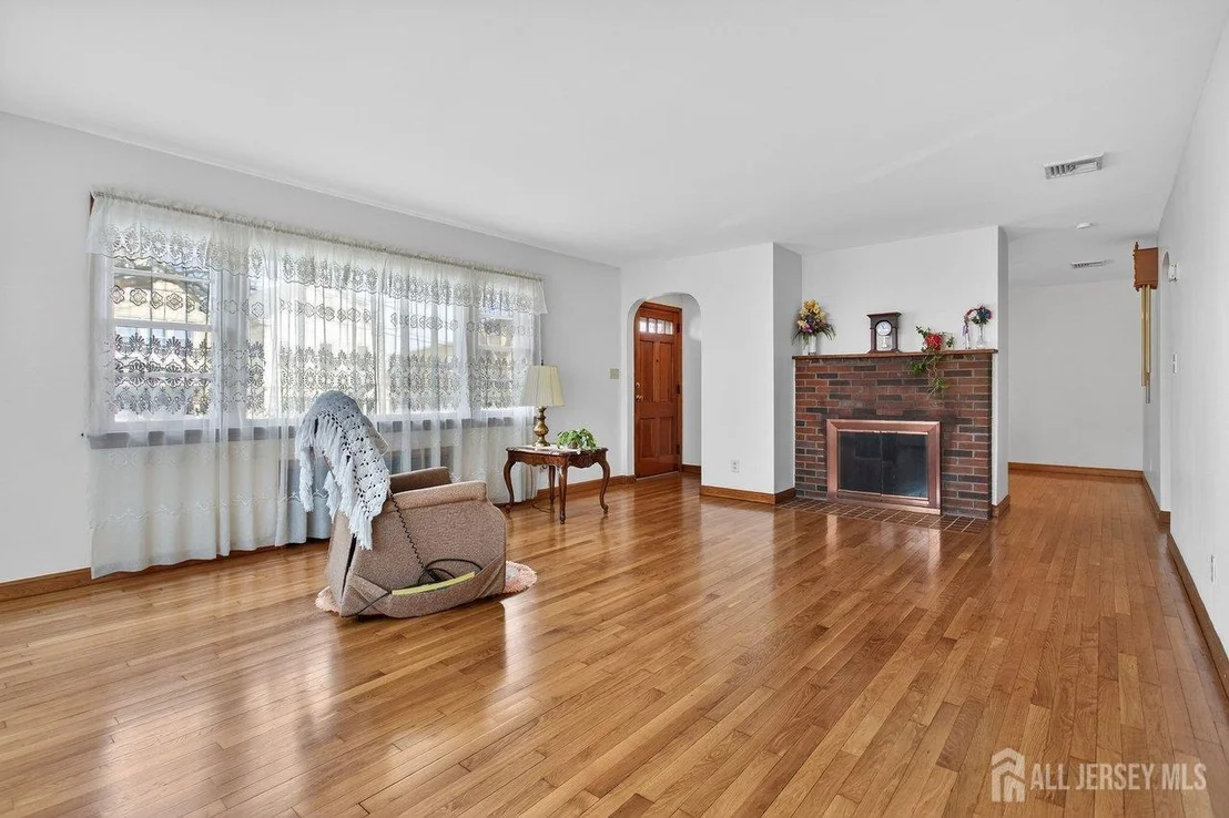 Photo of 595 Jacques Street