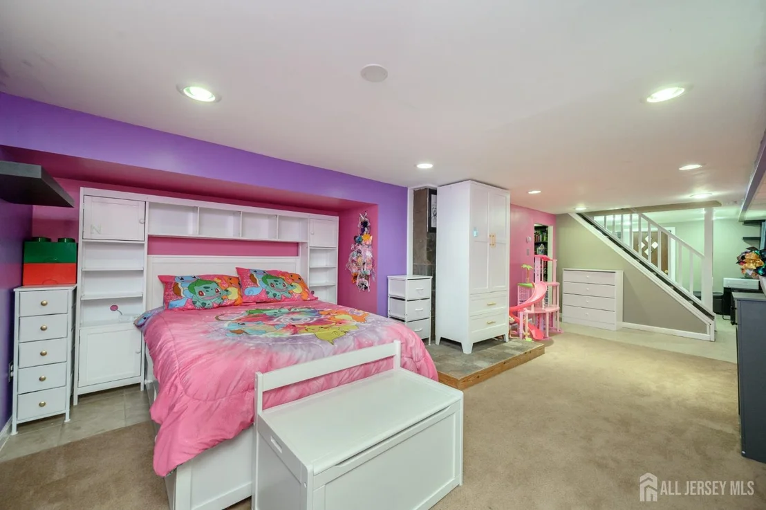 Photo of 32 Loring Avenue