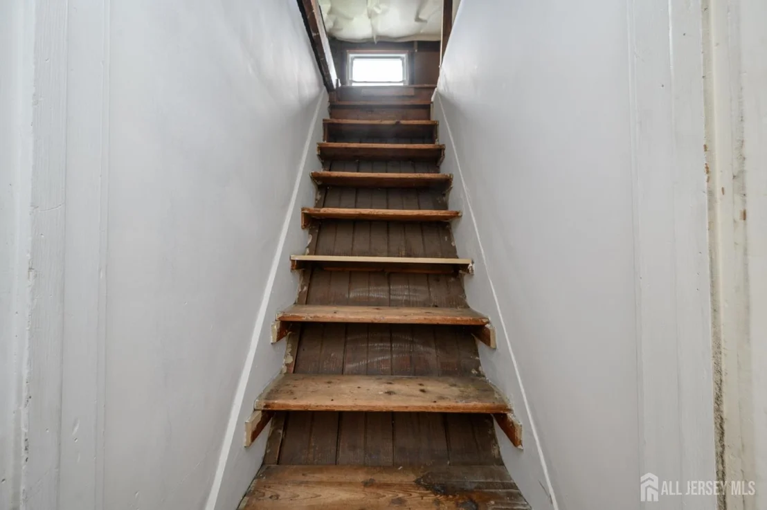 Photo of 328 Runyon Avenue