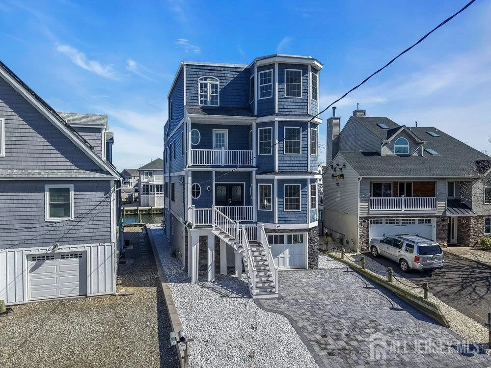 Photo of 141 Vanard Drive