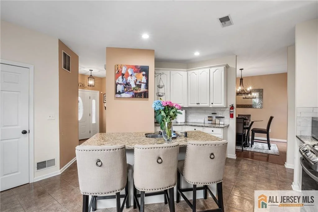 Photo of 32 E Summit Avenue