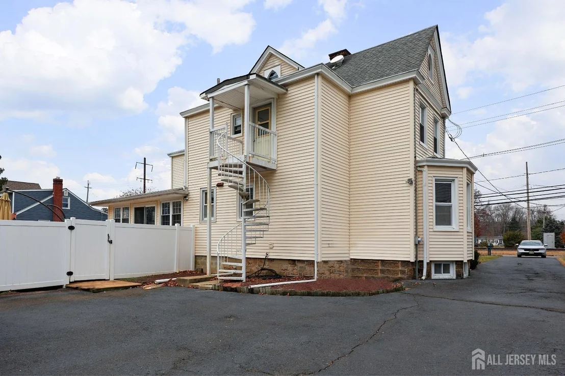 Photo of 92 Main Street