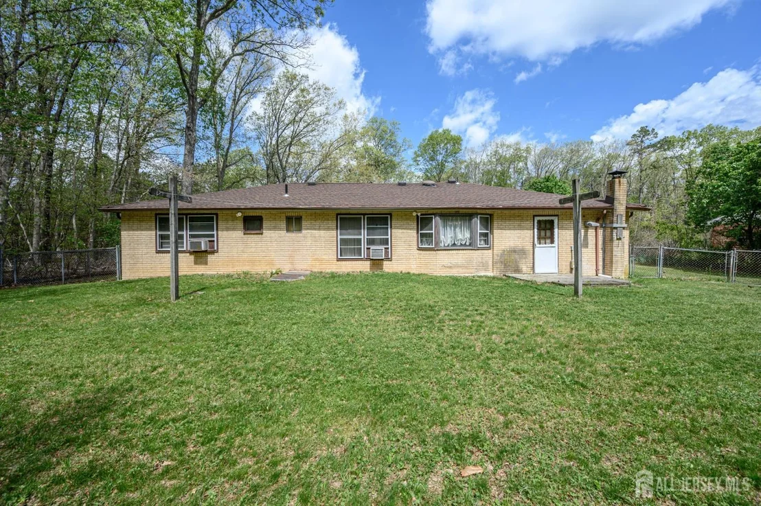 Photo of 839 Bowman Road