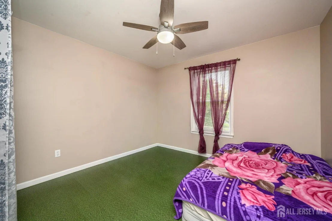 Photo of 328 Runyon Avenue