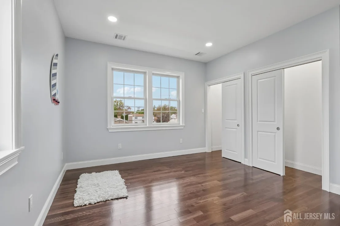 Photo of 239 Suttons Lane