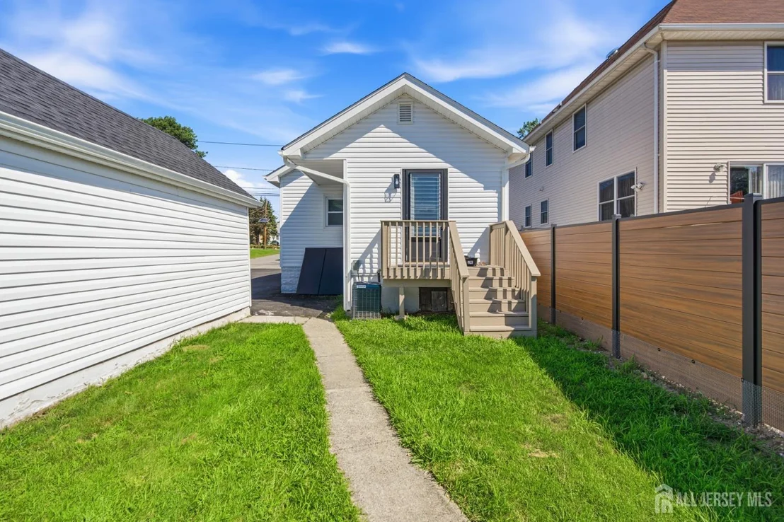 Photo of 129 Pershing Avenue