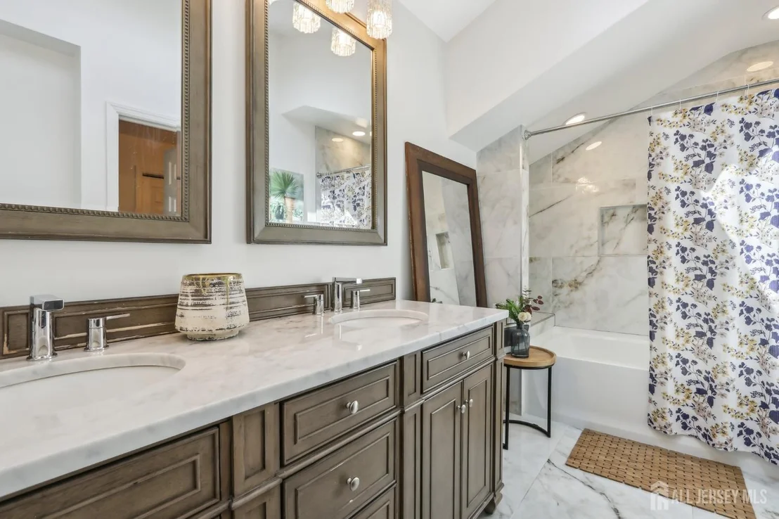 Photo of 627 Sayre Drive