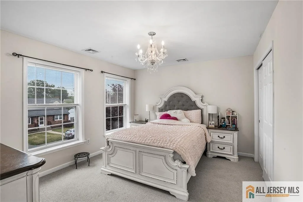 Photo of 32 E Summit Avenue