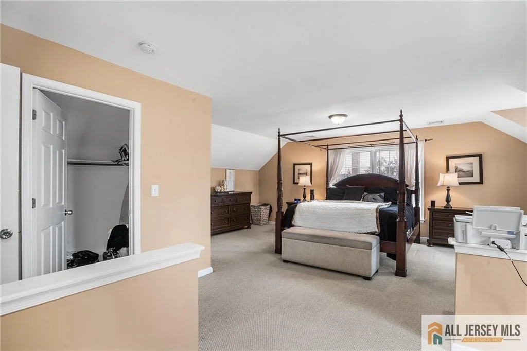 Photo of 32 E Summit Avenue
