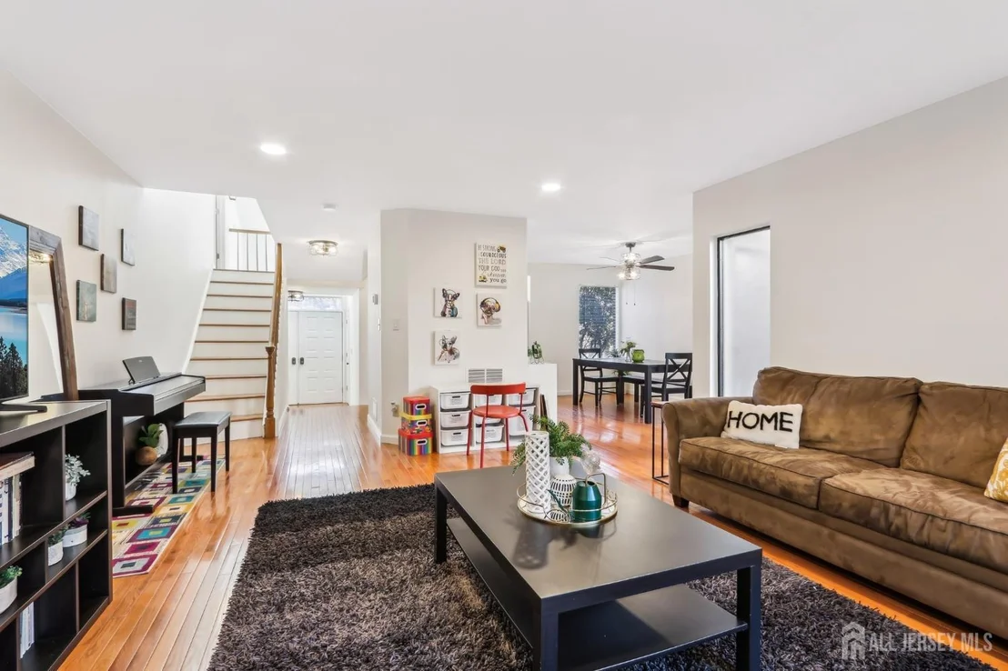 Photo of 627 Sayre Drive