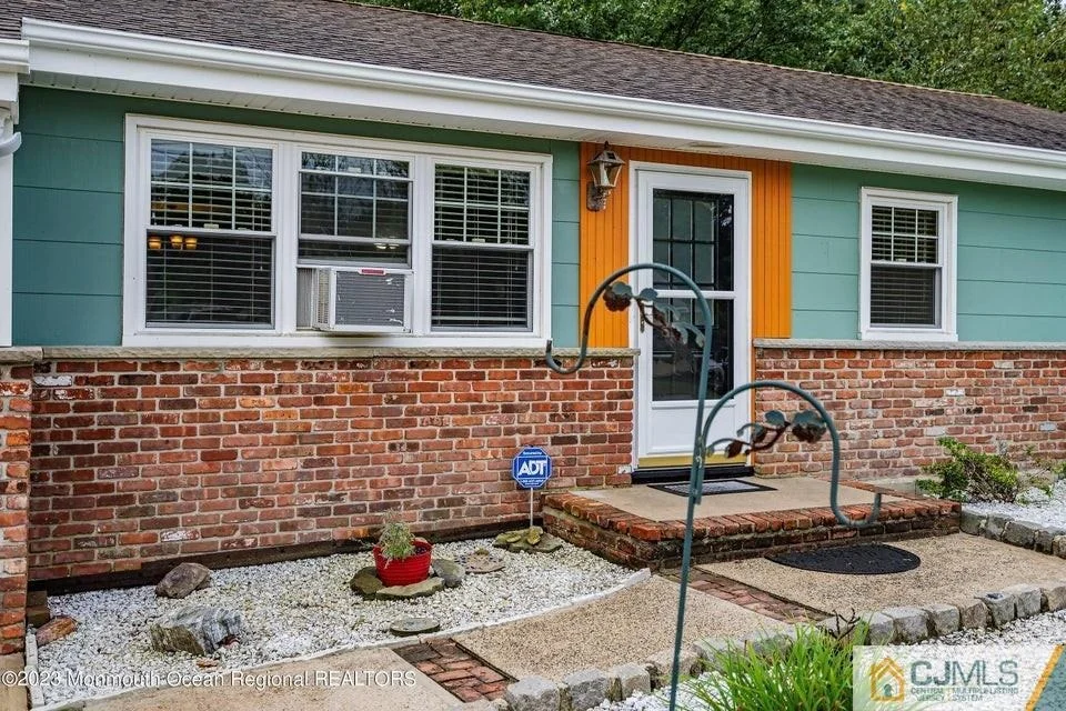 Photo of 325 Normandie Drive