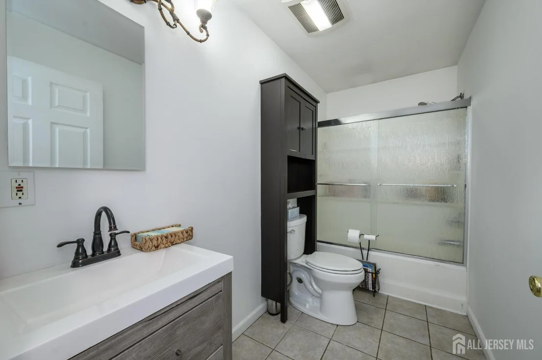 Photo of 328 Runyon Avenue