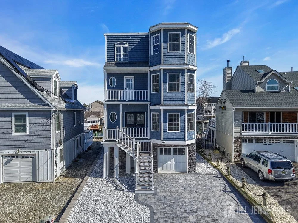 Photo of 141 Vanard Drive