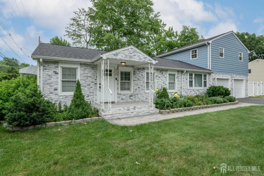 Photo of 519 Calvert Road