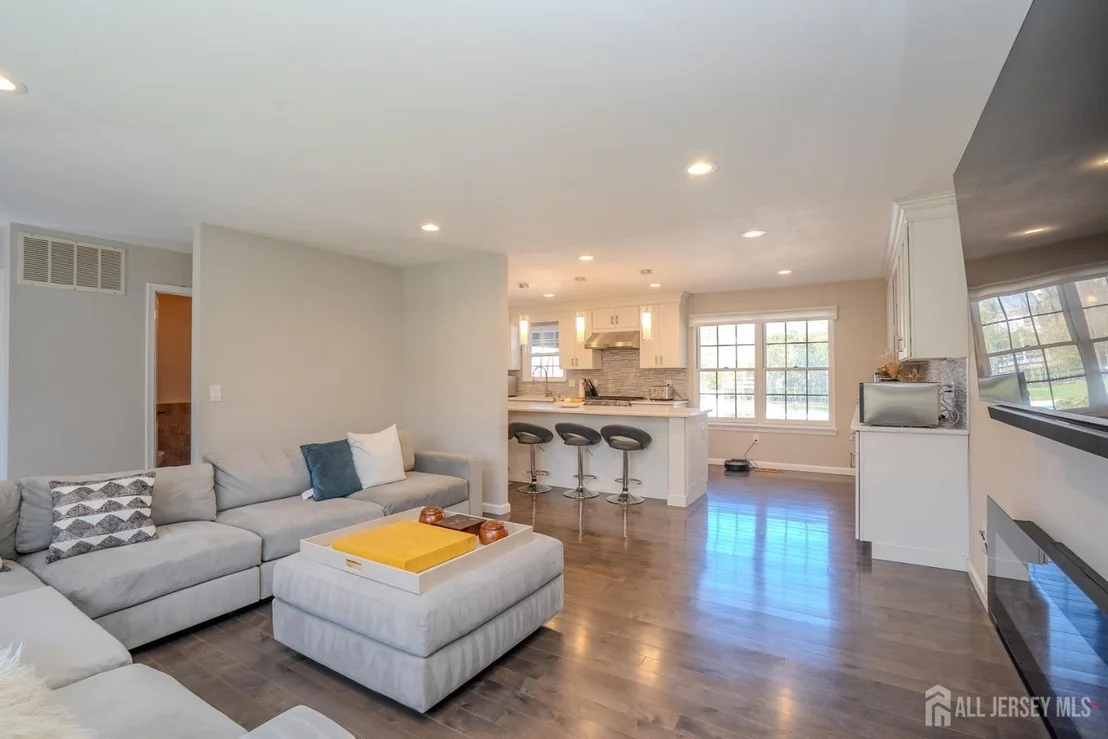 Photo of 6 Ruedeman Drive
