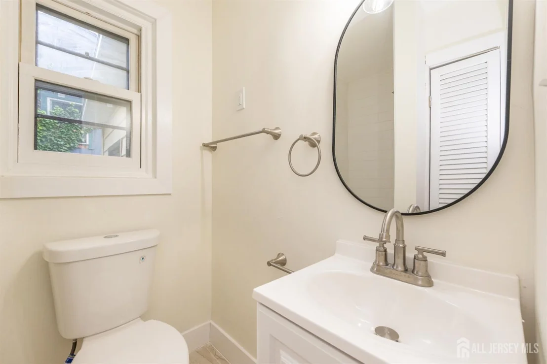 Photo of 278 Outlook Boulevard