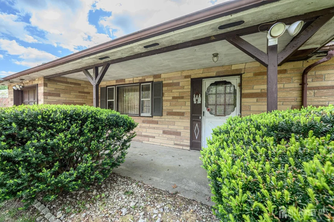 Photo of 839 Bowman Road