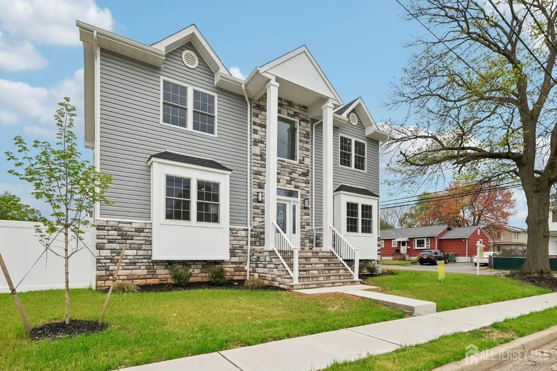 Photo of 239 Suttons Lane