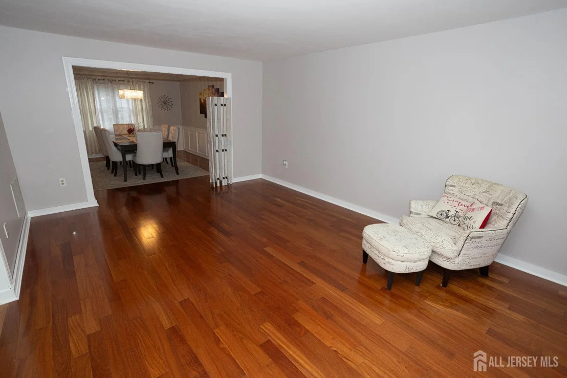 Photo of 31 Scarlet Drive