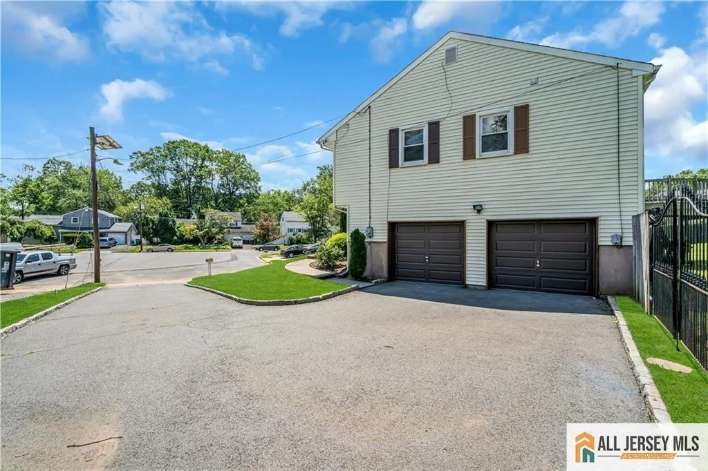 Photo of 8 Whitehall Avenue