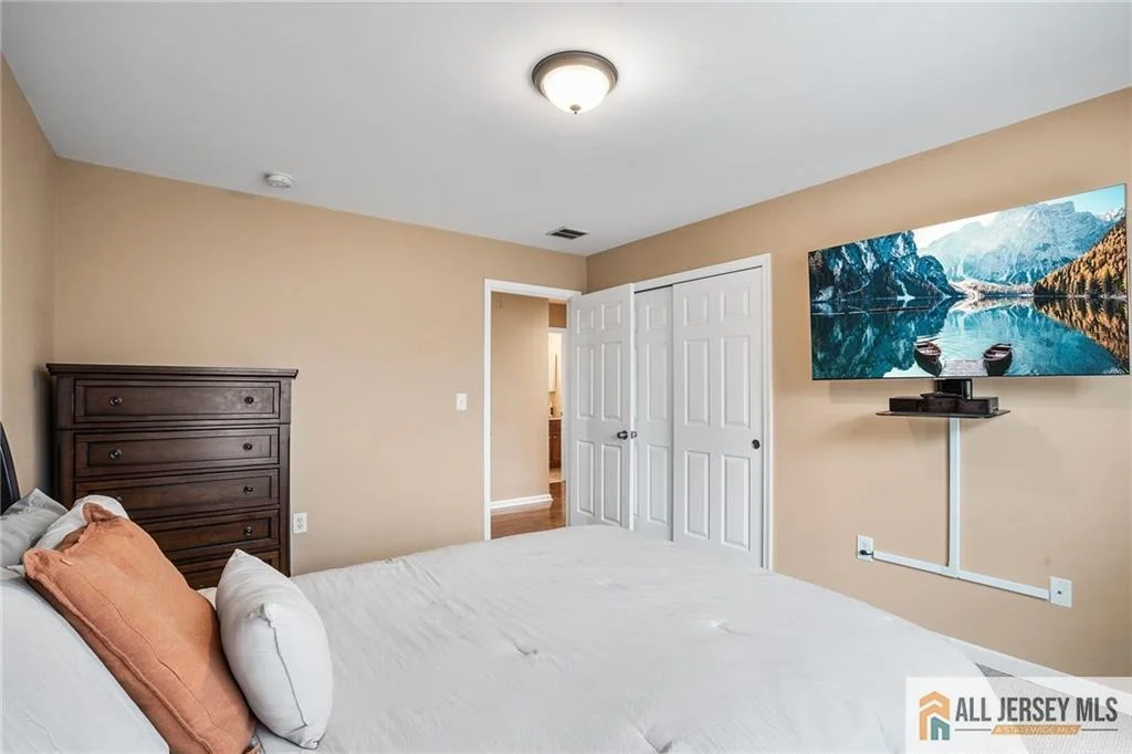 Photo of 32 E Summit Avenue
