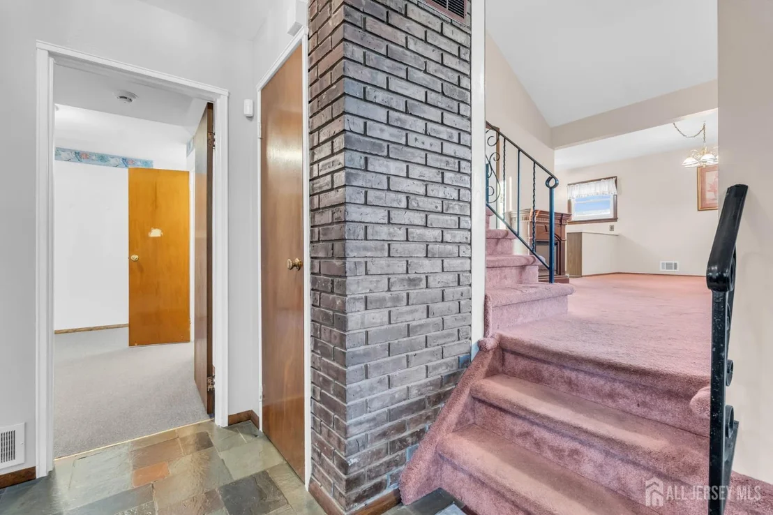 Photo of 140 Camelot Drive