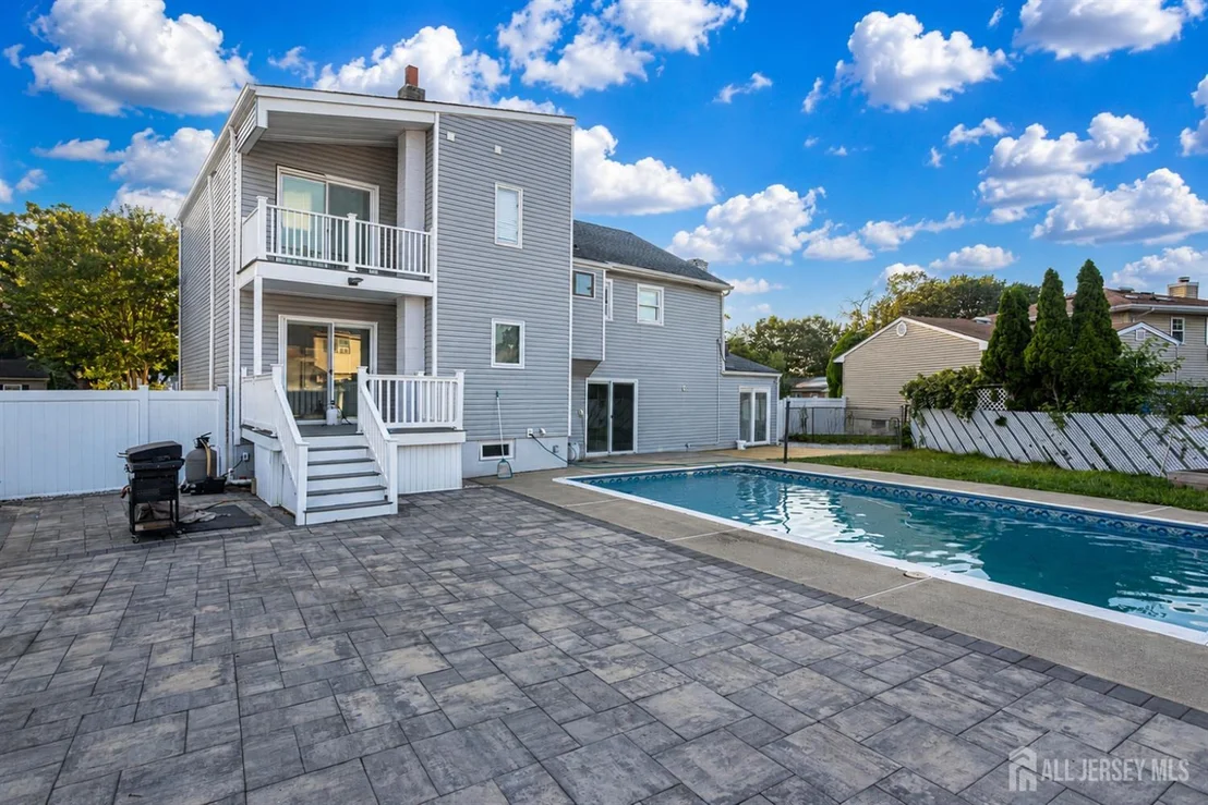 Photo of 18 Robinhood Drive