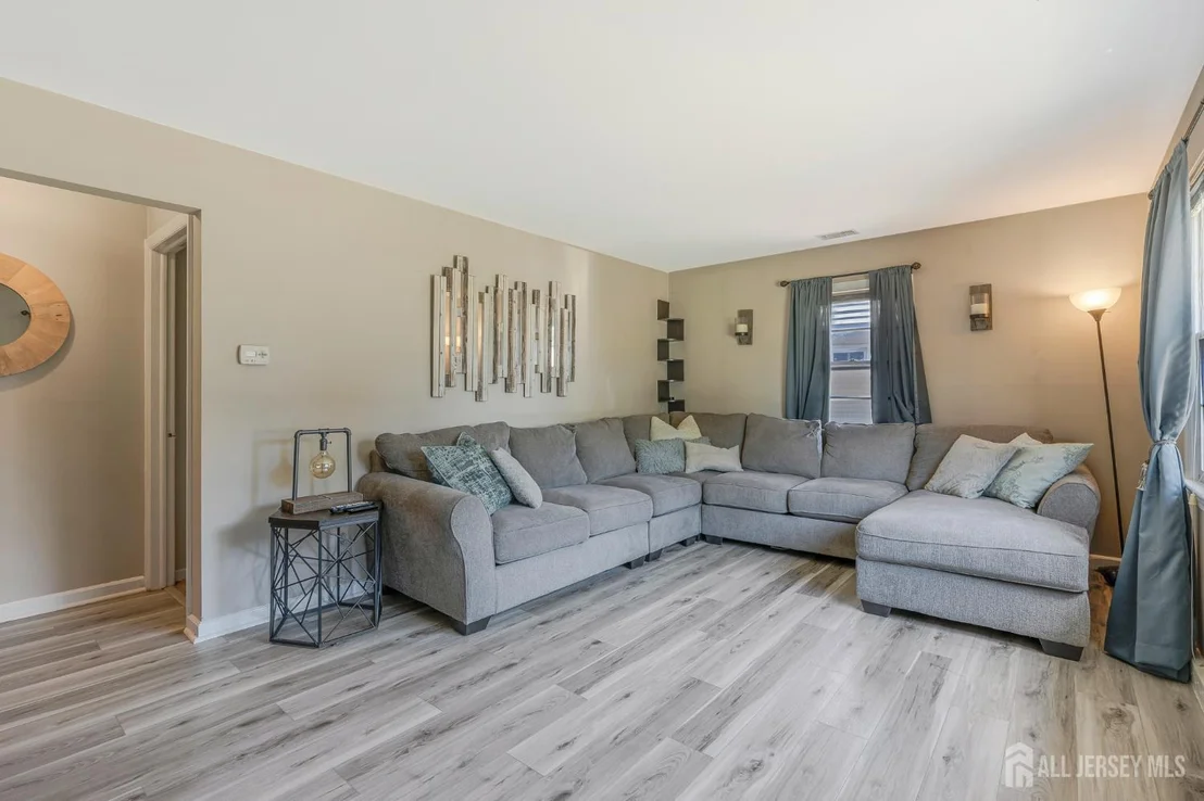 Photo of 8 Pierrepont Avenue