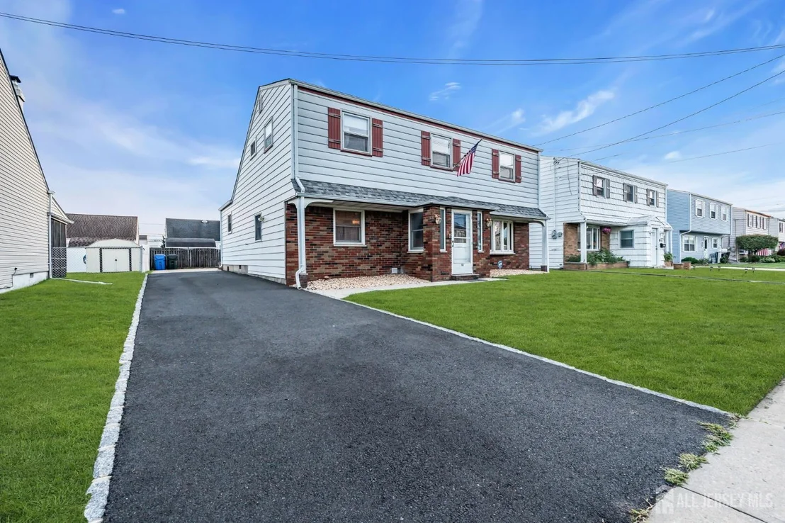 Photo of 140 Camelot Drive