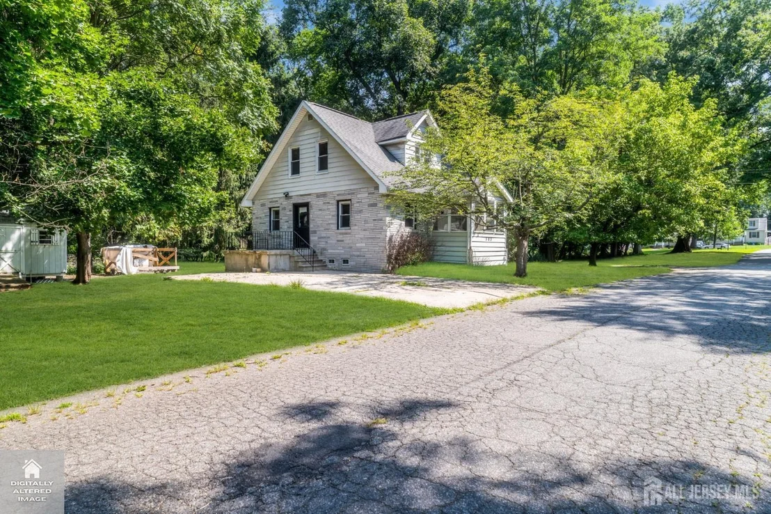 Photo of 303 Stephenson Avenue
