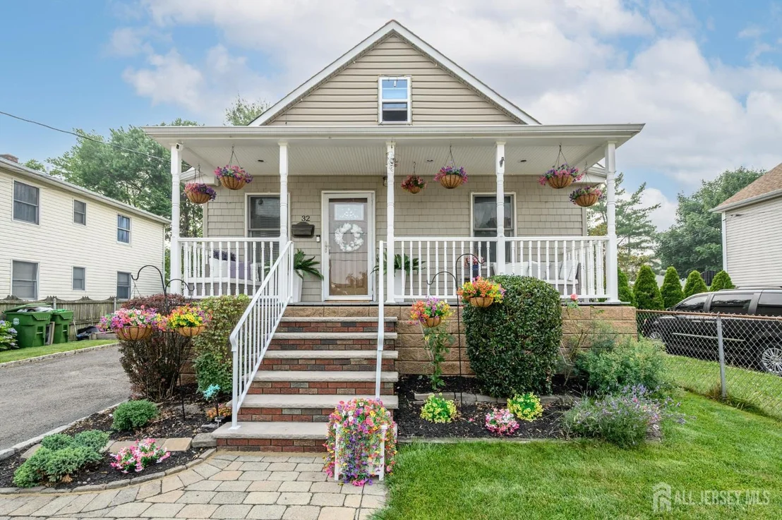 Photo of 32 Loring Avenue