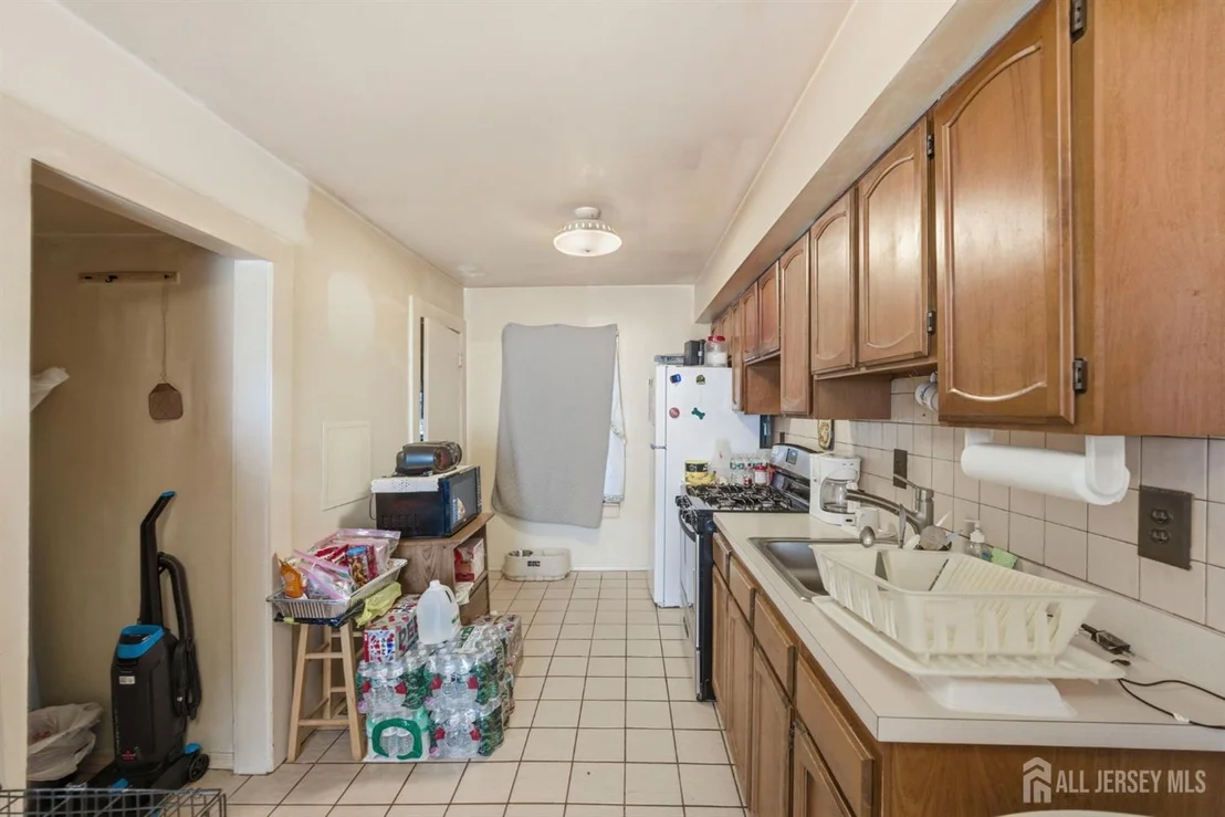 Photo of 294 Devoe Avenue